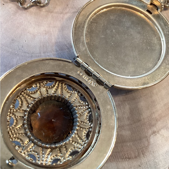 Vintage Avon Necklace - Picture 8 of 8